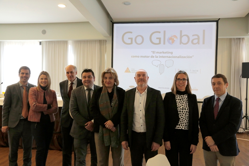 FOTO GRUPO DESAYUNO GO GLOBAL redu