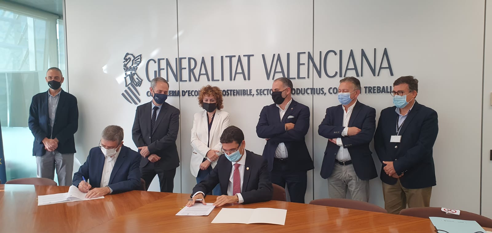 Firma convenio Catedra textil